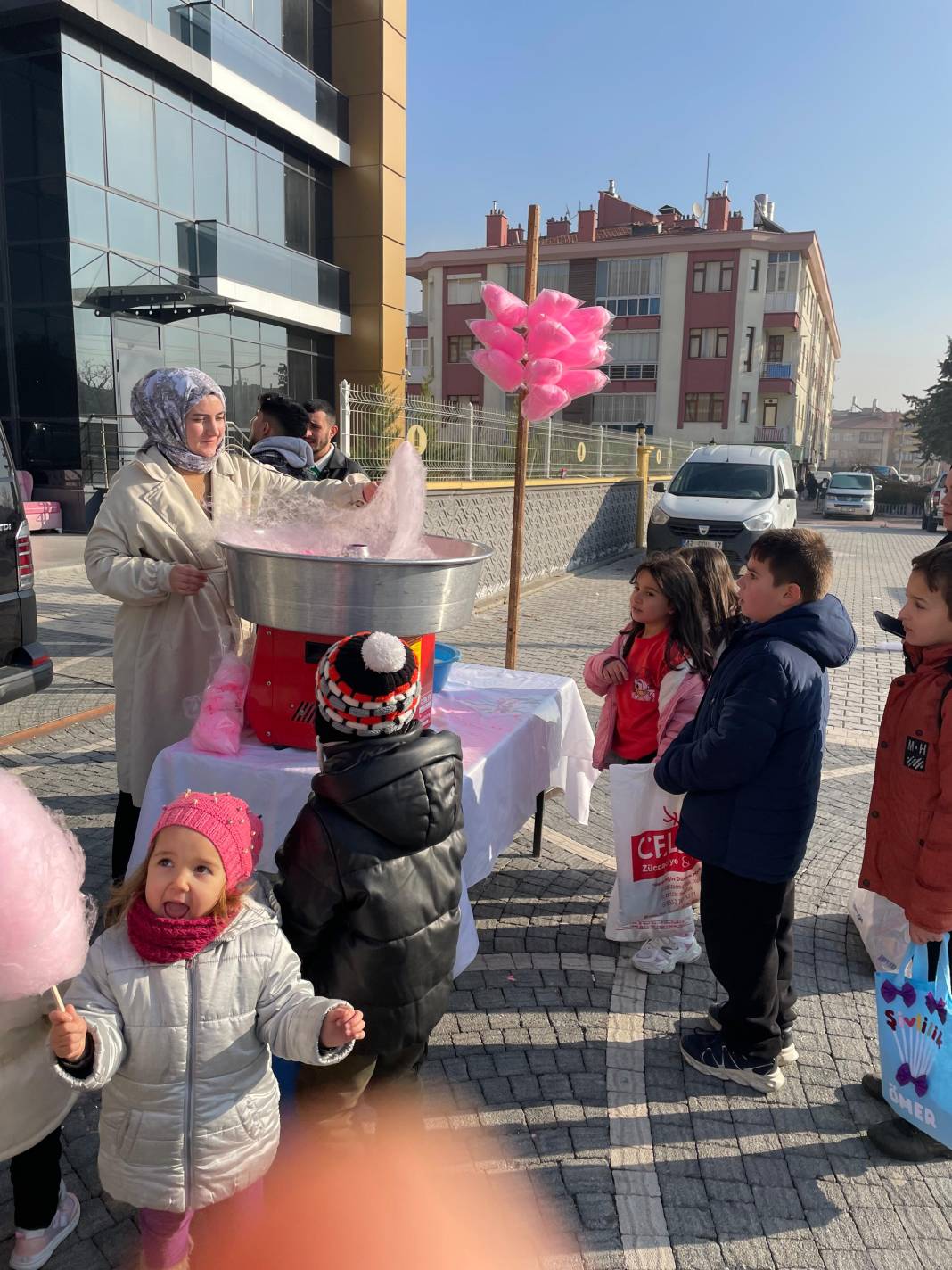 Konya’da şivlilik toplayan çocuklara pamuk şeker sürprizi 2